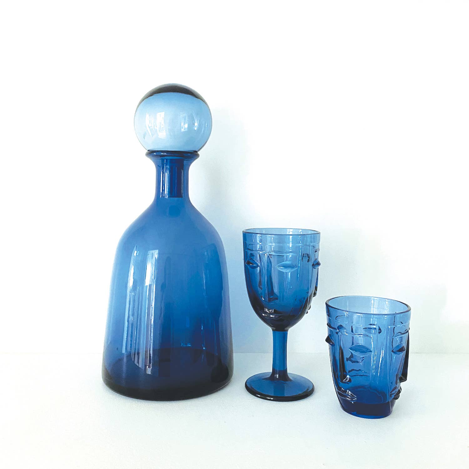 Blaues Trinkglas mit Gesicht D8 H16,5 cm - GUNDT HOME
